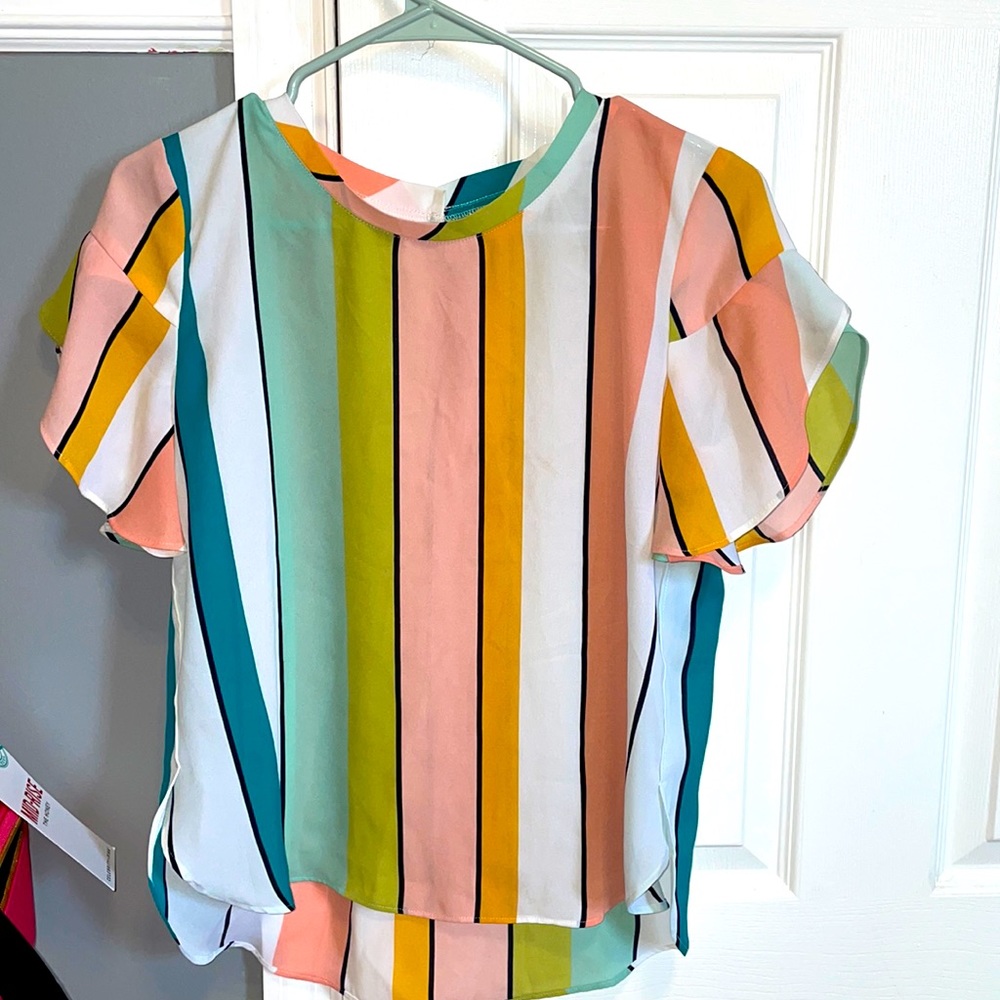 Size small Striped shirt With the ruffle sleeves